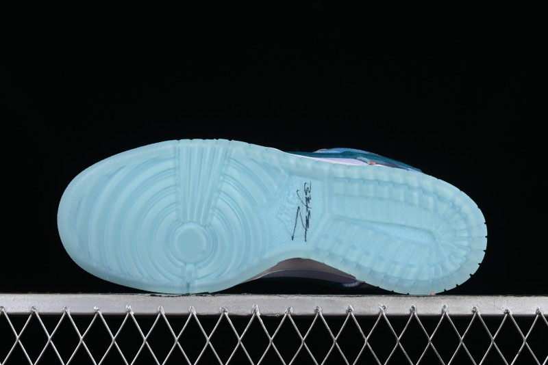 Nike Futura x Dunk Low Pro SB Casual Skate Shoes with Tie-Dye Pattern - HF6061-400
