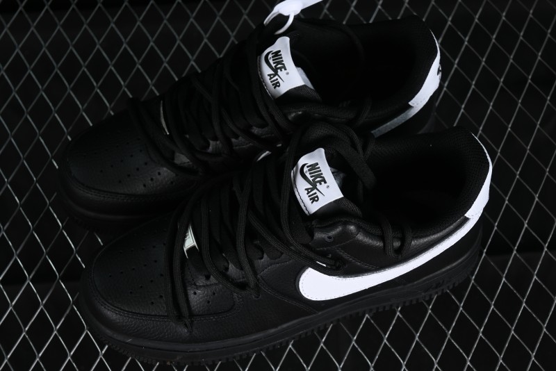 Nike Air Force 1 '07 Low Classic Lace-Up Casual Sneakers in Black & White - ZH0316-018