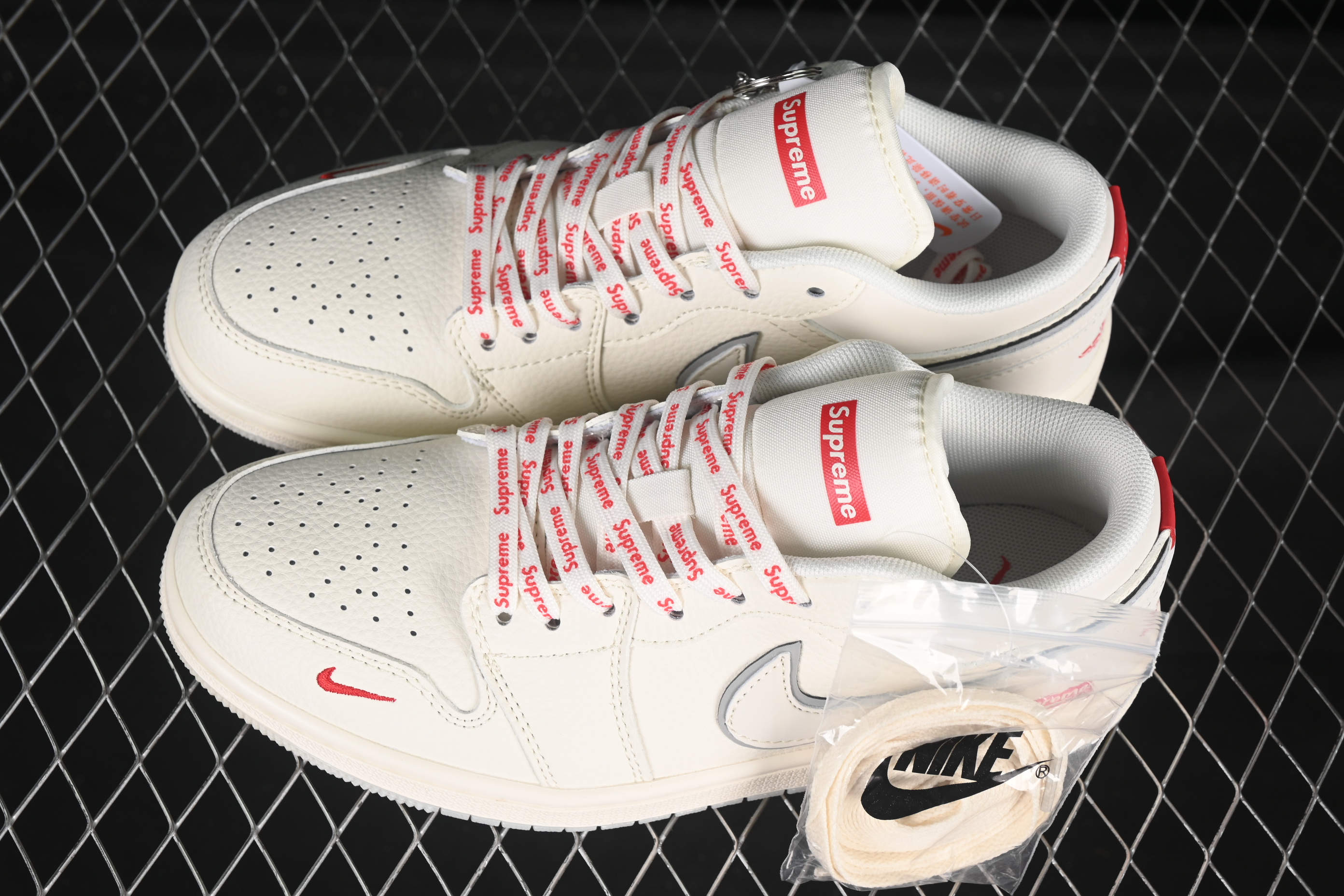 Nike Air Jordan 1 Low Supreme Collaboration Off-White Crystal Sole Retro Basketball Shoes - XX3168-186