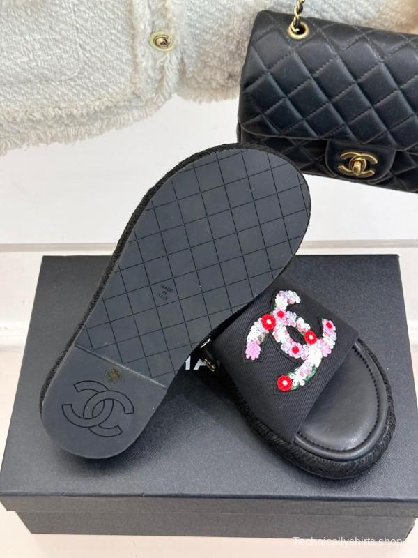 2025 Slippers Chanel Black Embroidered Fabric Slippers