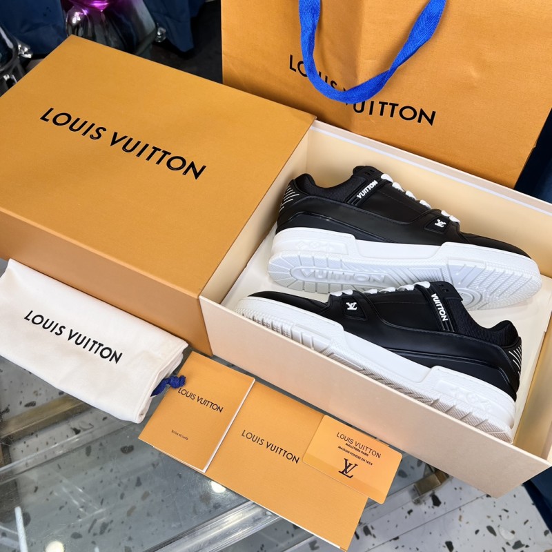 2025 Men Louis Vuitton Black White Leather LV Trainer