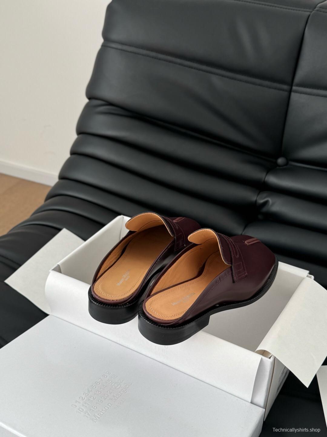 2025 Women MM6 Brown Leather Tabi Loafers