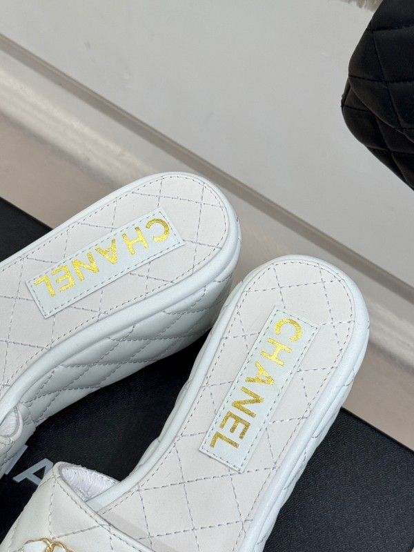 2025 Women Chanel White Leather Slippers