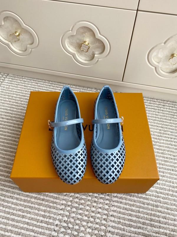2025 Women Louis Vuitton Light Blue Patent Leather Mary Jane Flats KFY00310