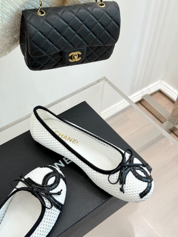 2025 Women Chanel White Black Leather Mesh Ballet Flats KFY00260
