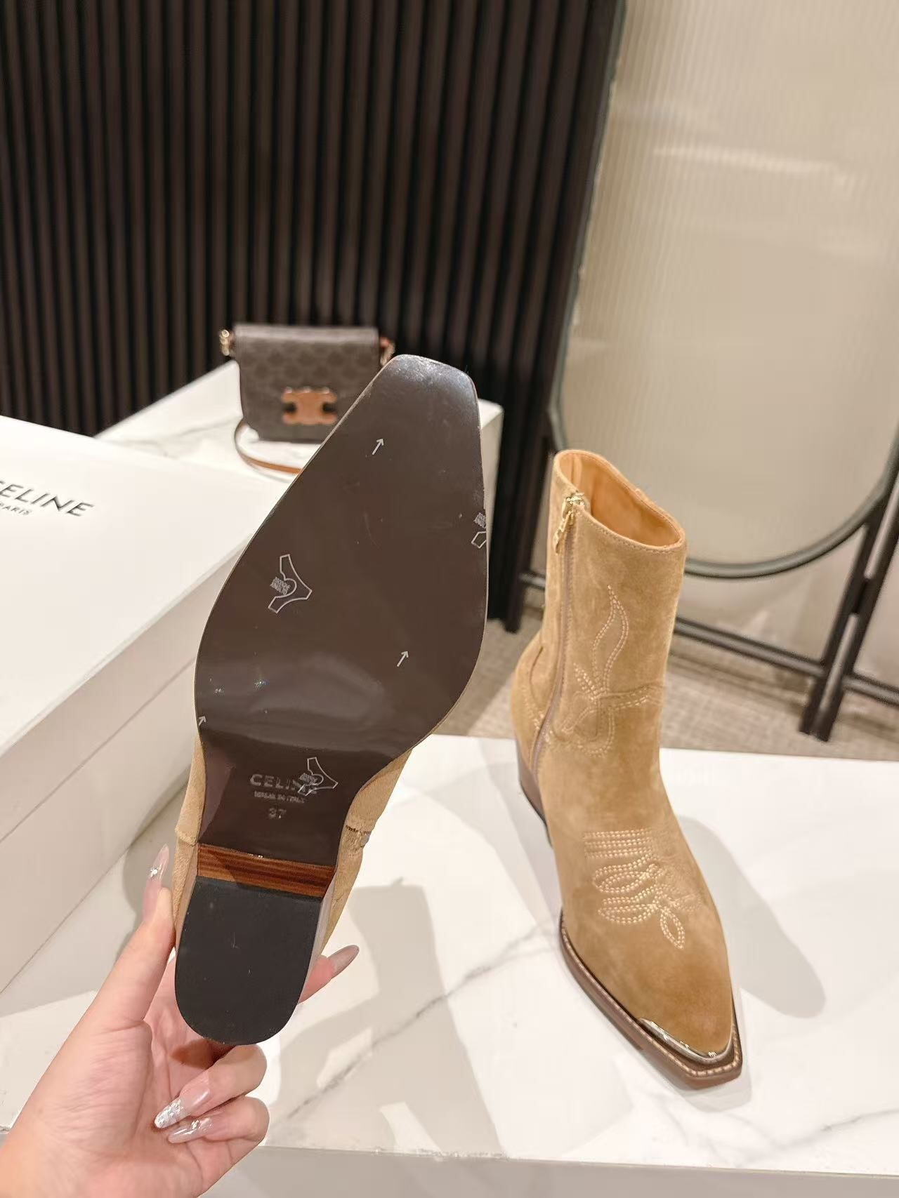 CELINE Fall/Winter 2025 Retro Fashion Ankle Boots - LY00440
