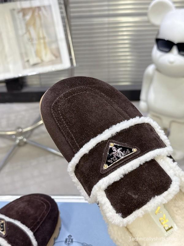 Prada Fall/Winter New Mule Slippers Triangle Buckle Bread Toe Half Slippers - KFY00270