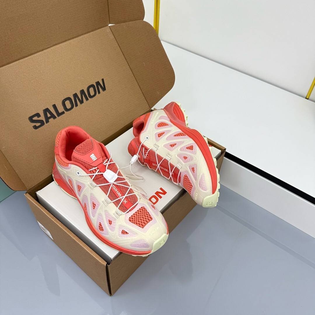 Salomon XT Whisper Casual Shoes with Thick Sole and Color Blocking - LY00310