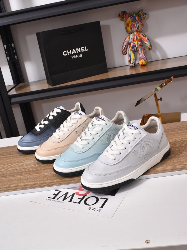 Chanel Loafers Classic Style with Gradient Logo and Platform Sole - KFY00350