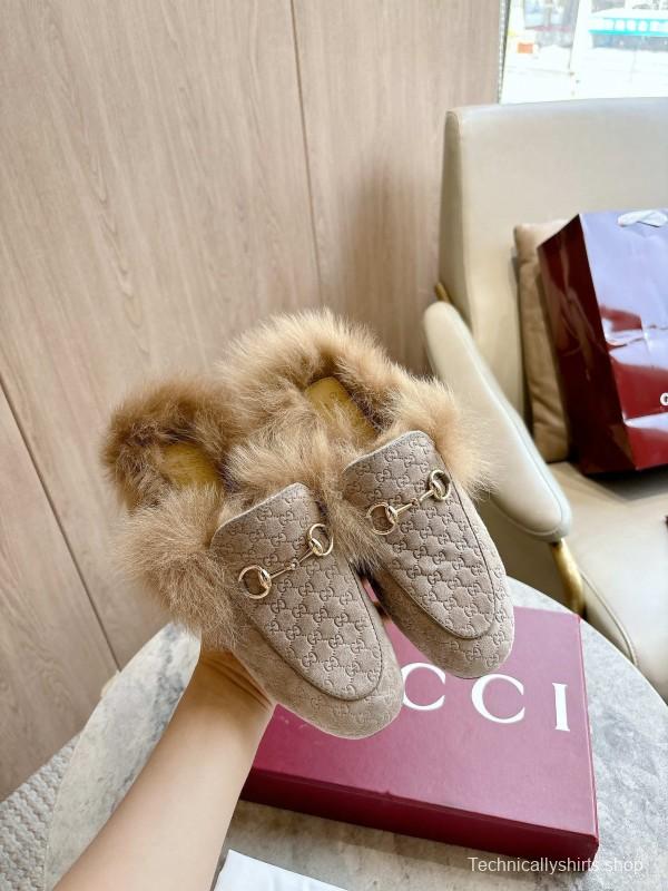 Gucci Women's Fur Mule with Double G Pattern and Horsebit Detail - LY00340