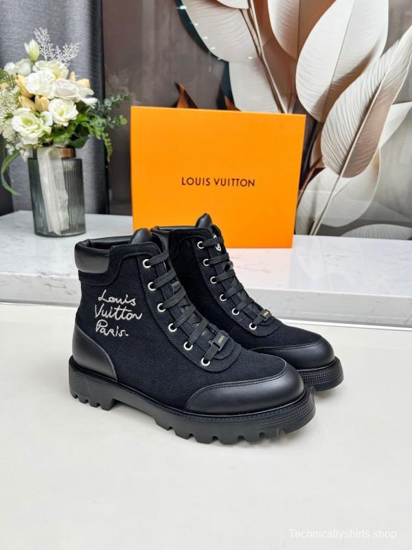 Louis Vuitton Territory Flat Boots with LV Circle Logo and Rubber Outsole - LY00310