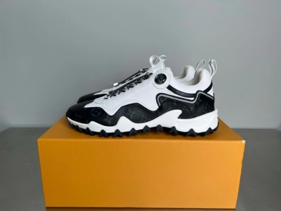 Louis Vuitton Lv RUSH Calfskin Metal LV Circle Accessory Slip-Resistant Low-Top Casual Lifestyle Shoes - YC