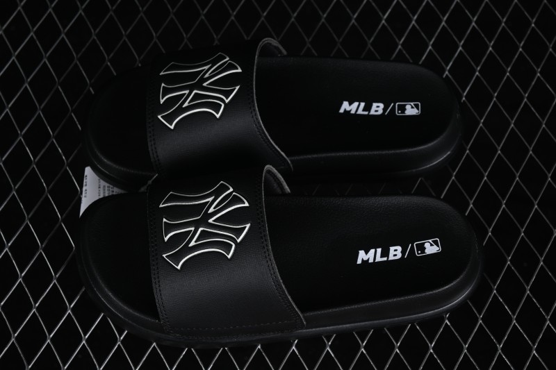 New Era MLB Chunky Mound Basic New York Yankees Summer Casual Slides - 3ALPCMM4N50BKS