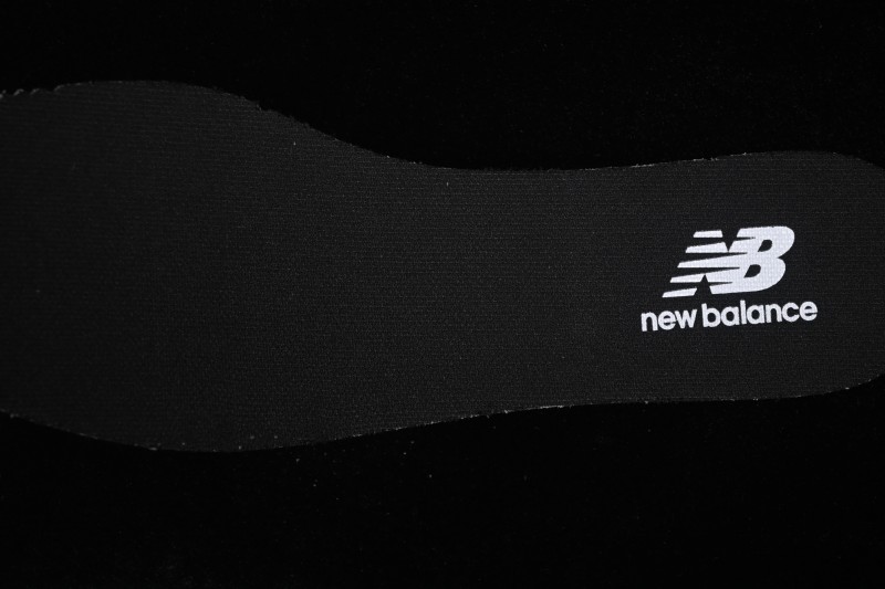 New Balance 204 Retro Running Shoes with Breathable Mesh Upper and Cushioned Sole - U204L3K9