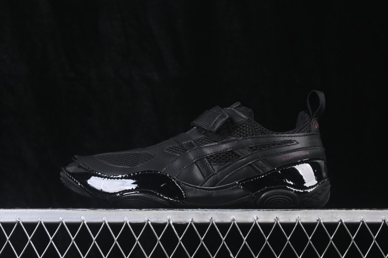 Issey Miyake x Asics Hyper Taping Retro Running Shoes with Breathable Lightweight Sole - 1203A819-001