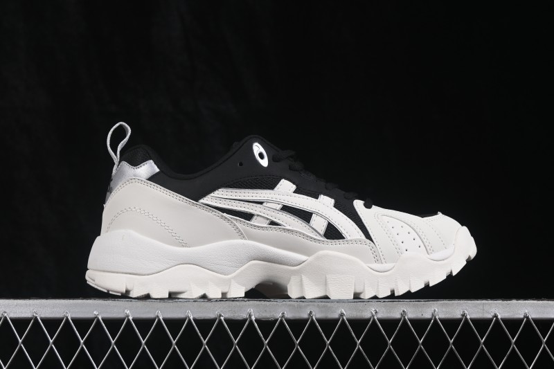 Asics Gel-Truck Hiking Shoes with Comfort Fit and Durable Grip - 1203A485-002