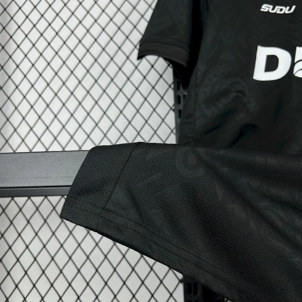 2025/26 Wolverhampton Wanderers Goalkeeper Black Jersey