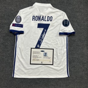 Ronaldo Real Madrid 16/17 UCL FINAL Winners Home Full Patch + Badge