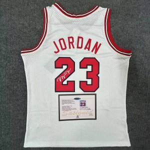 Michael Jordan SIGNED Chicago Bulls White